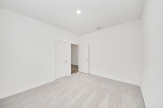 Building Photo - 10306 Valley Vista Dr