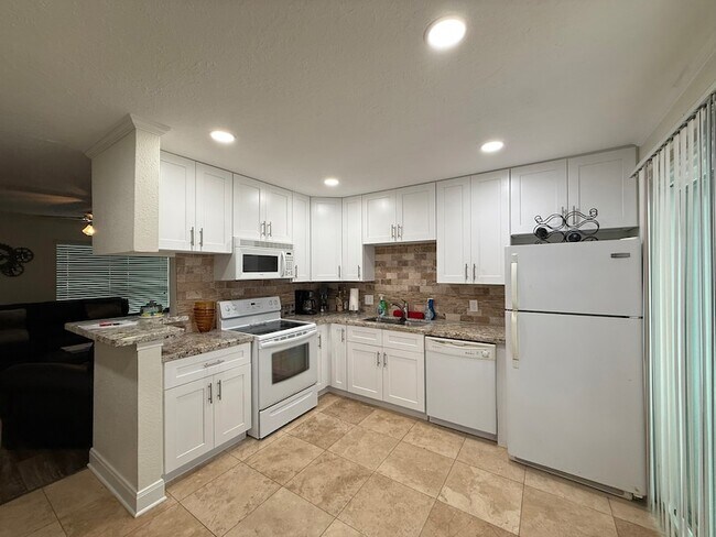 Foto del edificio - 3506 Cove View Blvd