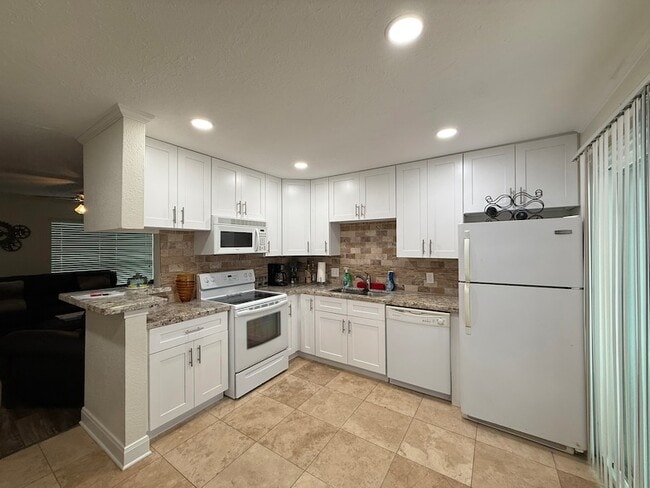 Building Photo - 3506 Cove View Blvd