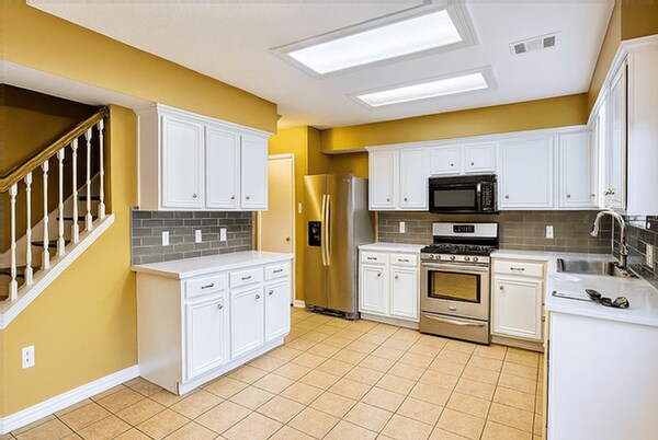 Building Photo - 4427 Eaglewood Trail Dr
