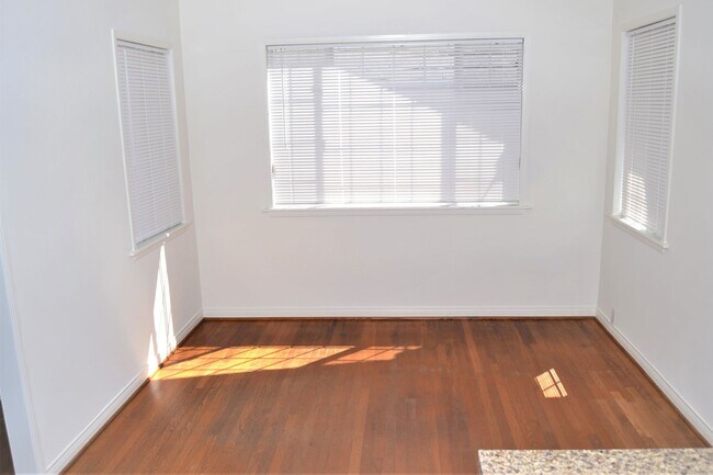 Foto del edificio - Charming Belmont Heights 2BD w/ Private Yard, Garage & Walk to 4th St