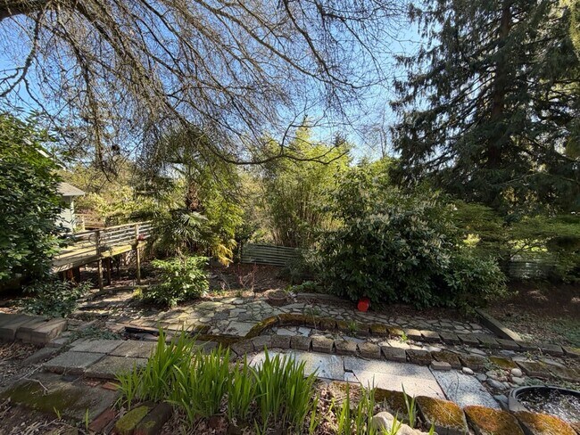 Foto del edificio - Spacious 1-Bedroom Home with Expansive Living Space