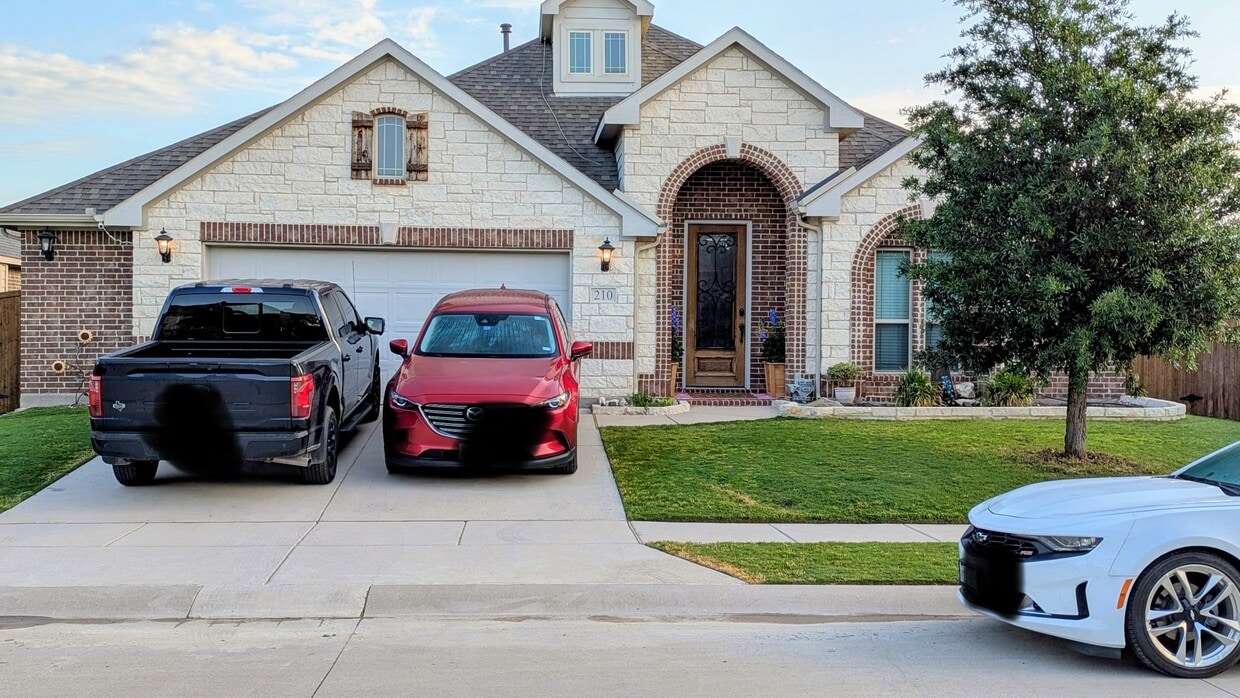 Foto principal - 210 Spruce Valley Dr