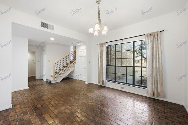 Foto del edificio - 2024 Heather Brook Dr