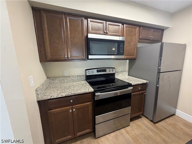 Foto del edificio - 5321 Summerlin Rd