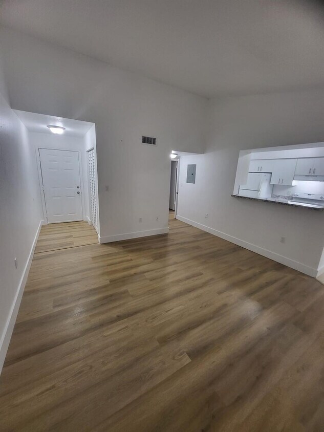 Primary Photo - 2622 NW 33rd St