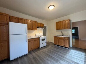 Building Photo - 385 Toronto St