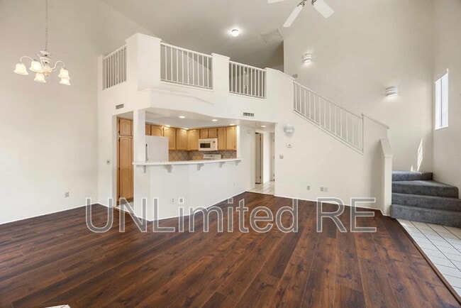 Building Photo - 3285 N Hedgewood Dr