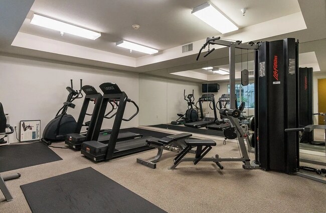 Foto del edificio - This condo has it all: location, style, an...