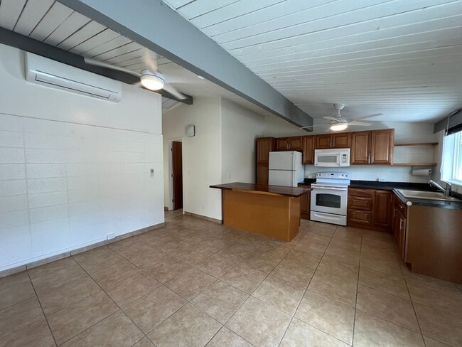 Building Photo - For Rent -  68-190 Au St. #D