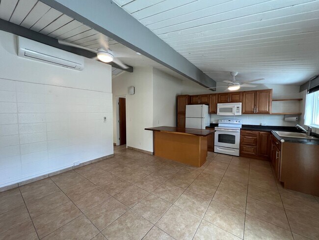 Foto del edificio - For Rent -  68-190 Au St. #D