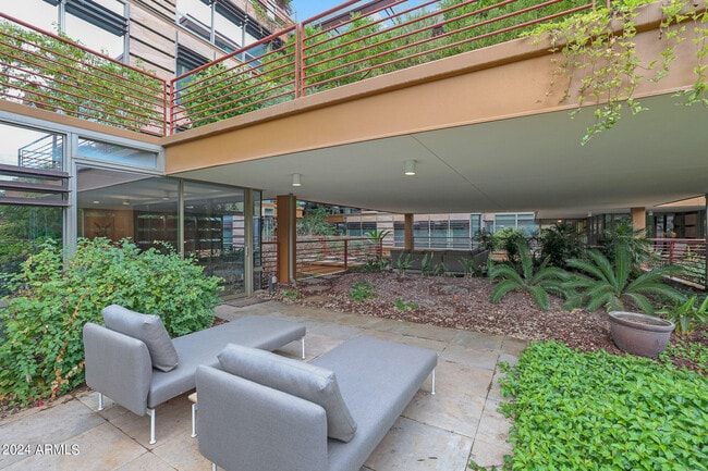 Foto del edificio - 7151 E Rancho Vista Dr