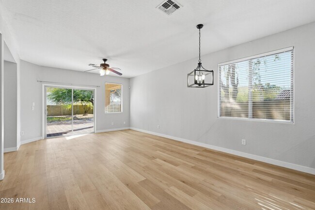 Building Photo - 1711 W Twain Ct