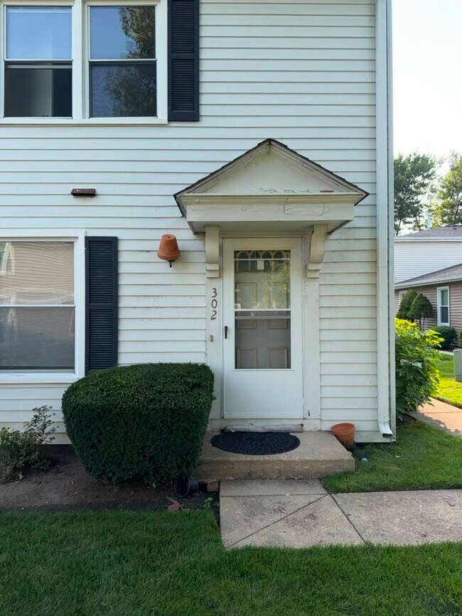 Building Photo - 302 Creekside Dr