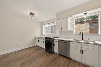 Building Photo - 7714 Renwick Dr