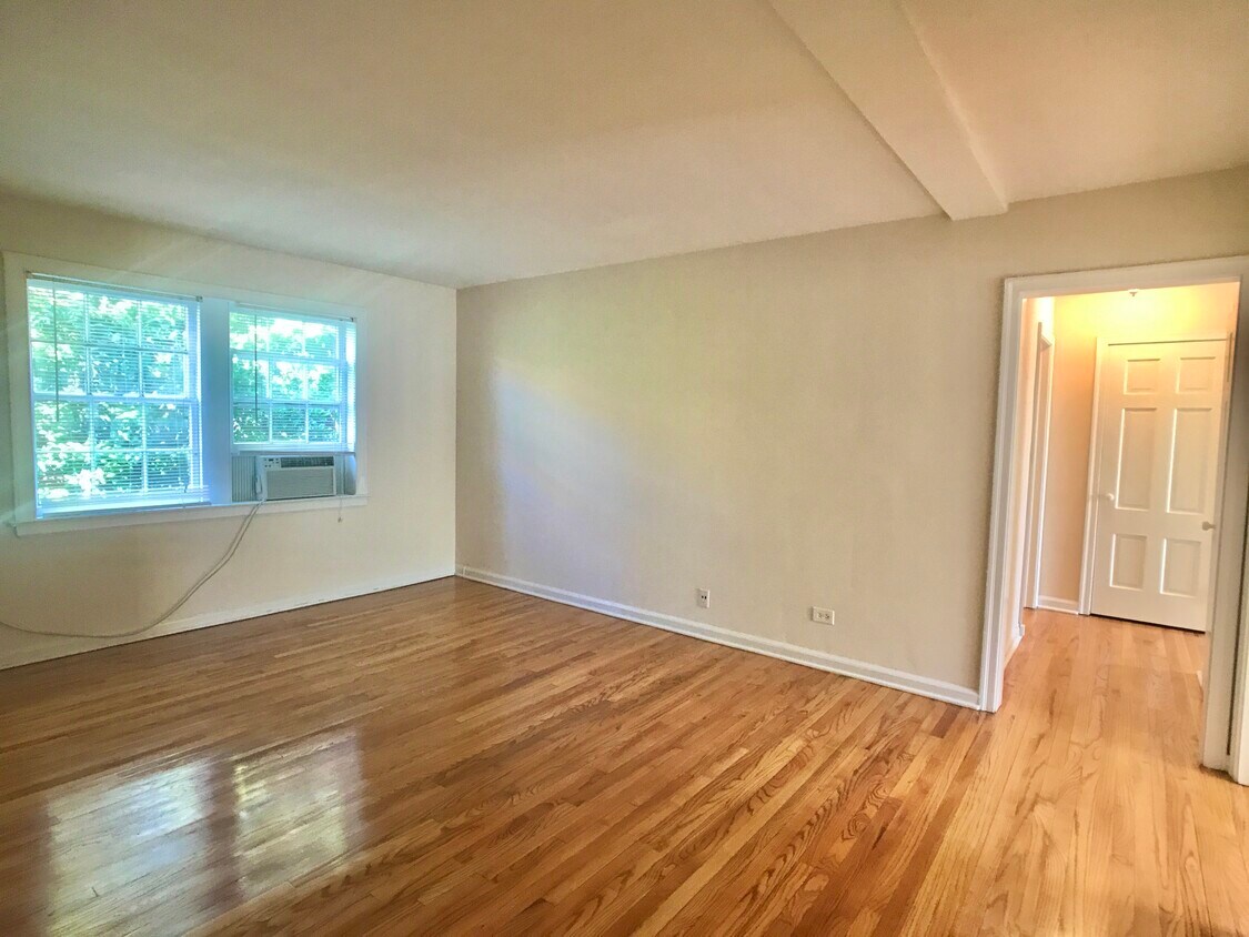 Primary Photo - 2828 Thornhill Rd