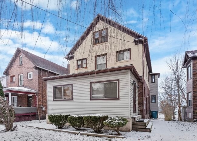 Building Photo - 404 N Bentley Ave