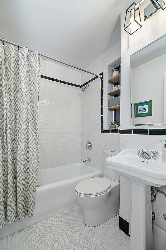 Building Photo - 35 W 92nd St
