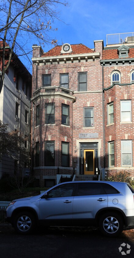 Foto del edificio - 1787 Lanier Pl NW
