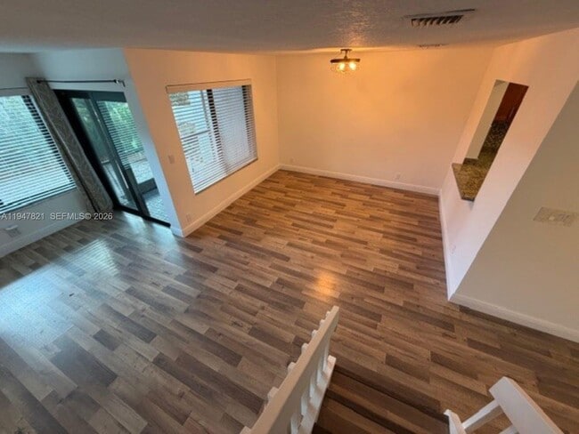 Foto del edificio - 1617 Cypress Pointe Dr