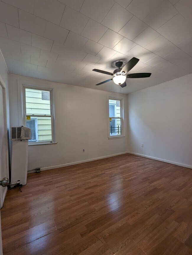 Foto del edificio - 207 Winfield Ave