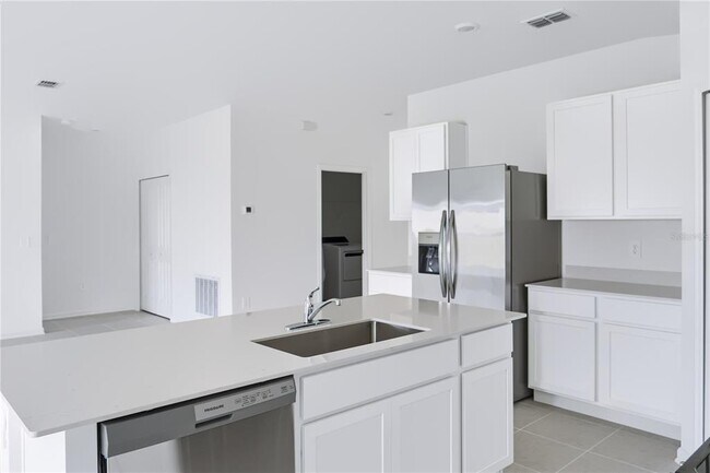 Building Photo - 2406 McKinley Dr