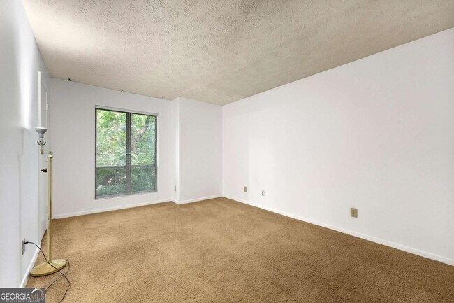 Foto del edificio - 1306 McClelen Way