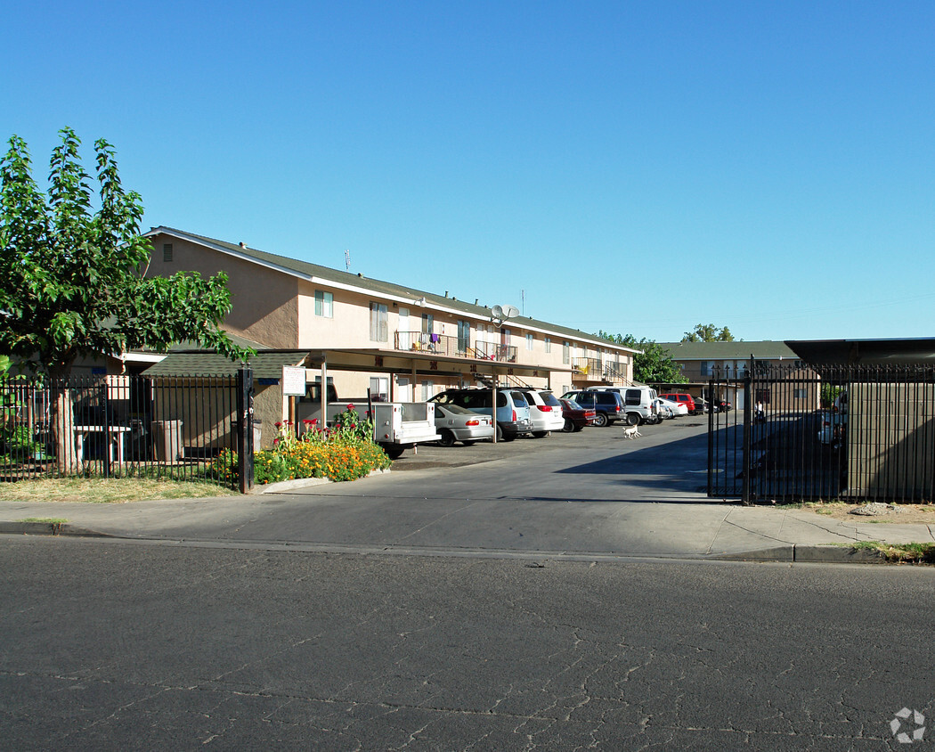 Building Photo - 4331 E Hamilton Ave