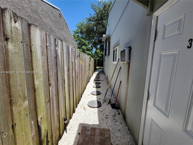 Foto del edificio - 8295 NE 3rd Ave