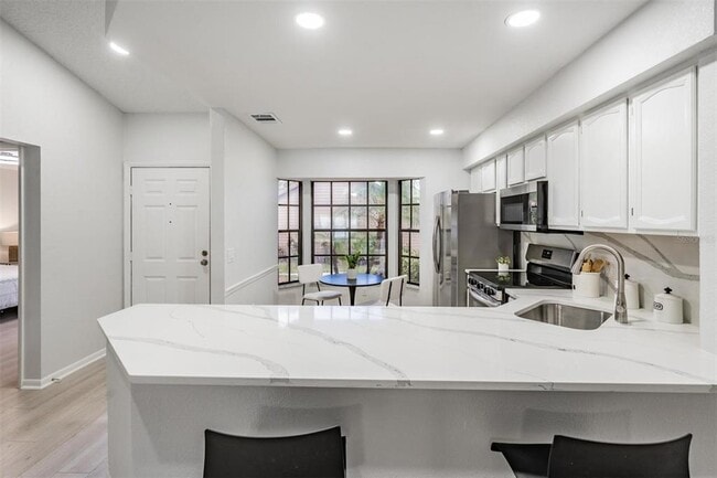 Building Photo - 2582 Bentley Dr