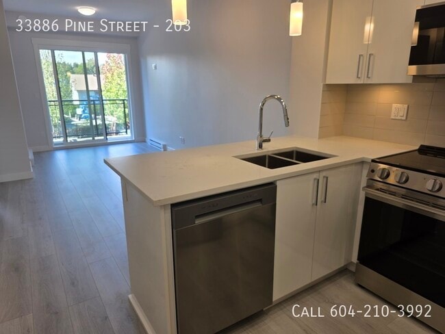 Photo du bâtiment - Brand New Jacob Building