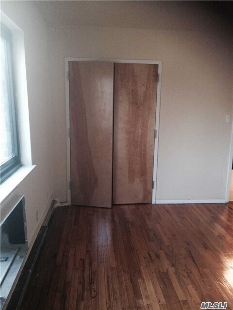 Foto del edificio - 87-16 Winchester Blvd