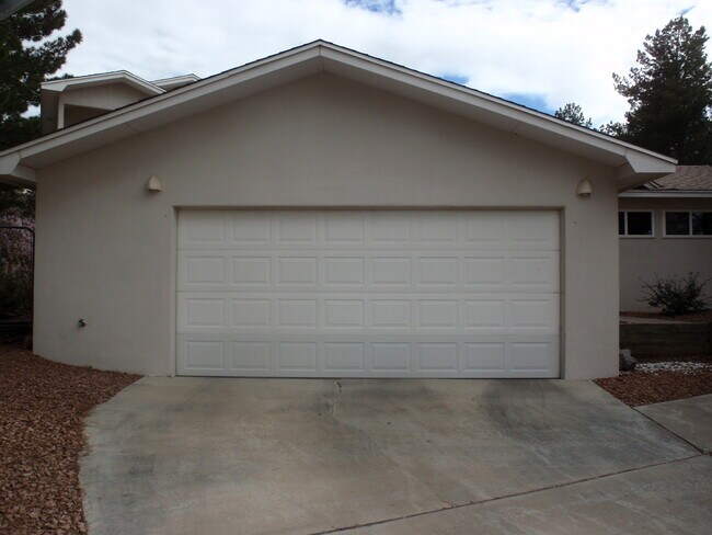 Foto del edificio - 3 BEDROOM HOME FOR RENT IN HIGH RANGE AREA