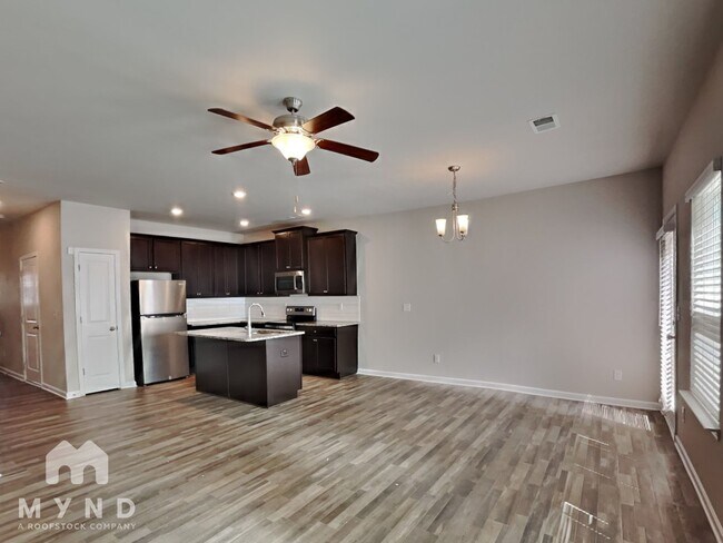 Foto del edificio - 4952 Lower Elm St