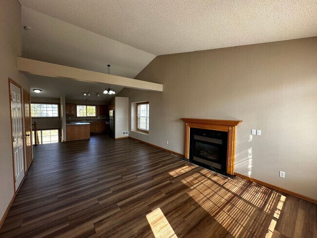 Foto del edificio - 402 Creekside Dr