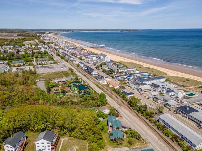 Foto del edificio - Orchard Beach Elegance: Spacious Yard & Patio