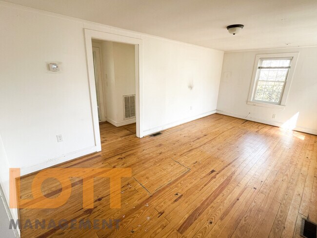Building Photo - 12 3rd St