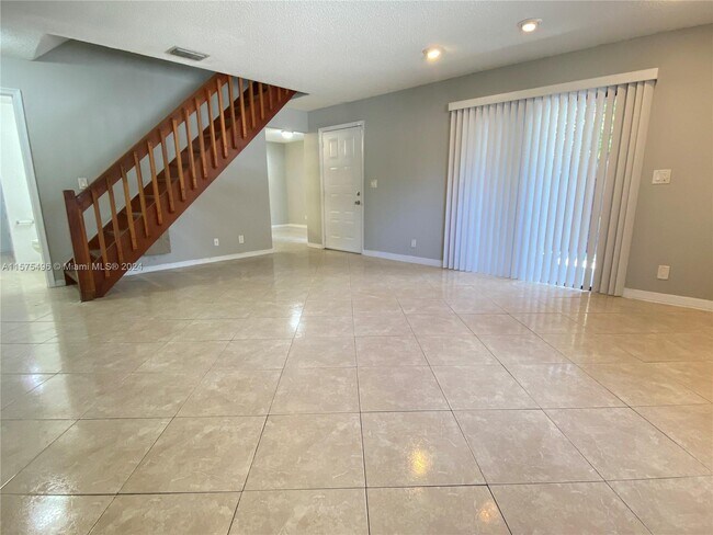 Building Photo - 254 San Remo Blvd