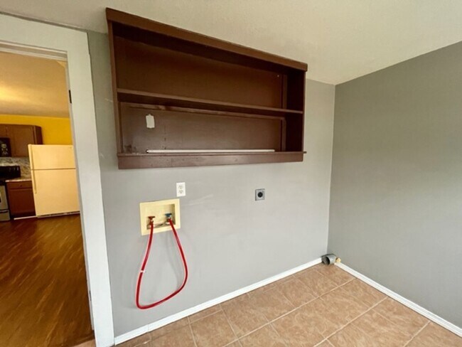 Building Photo - 1443 N. LAFONTAINE AVE. - NO PETS - CALL O...