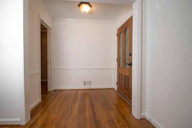 Building Photo - 376 Cochran Dr NW