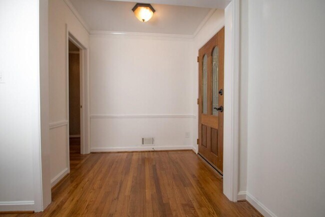 Foto del edificio - 376 Cochran Dr NW