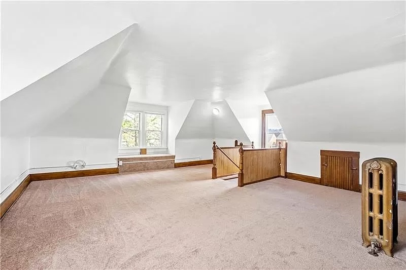 2 bedrooms + Loft - 958 Pine Ave