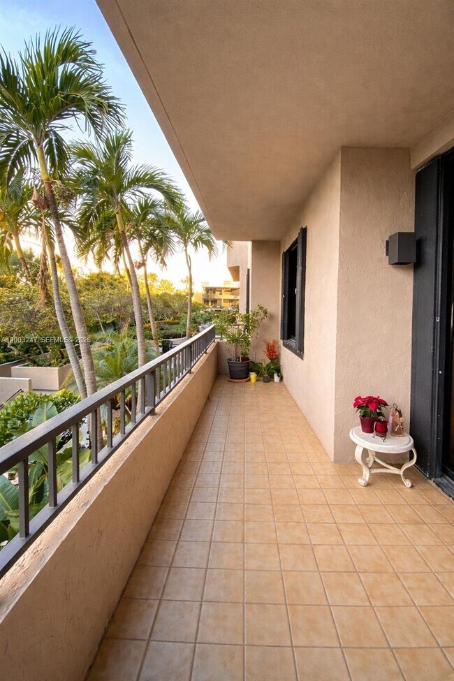 Foto del edificio - 251 Crandon Blvd