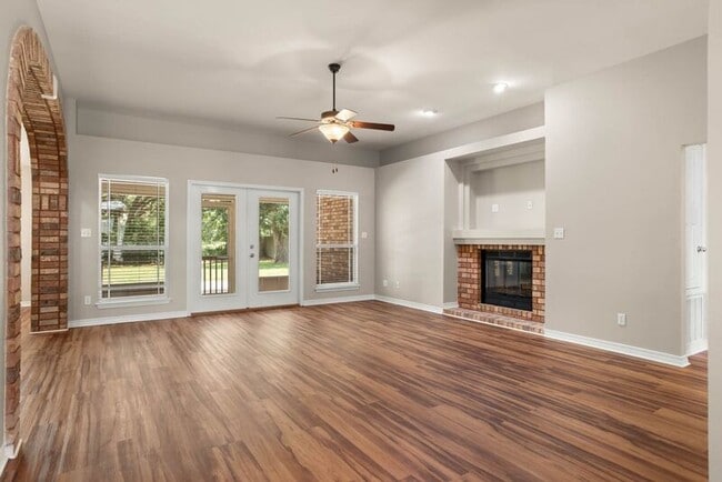Building Photo - 5749 Tiger Woods Dr