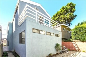 Building Photo - 1834 Rhodes St