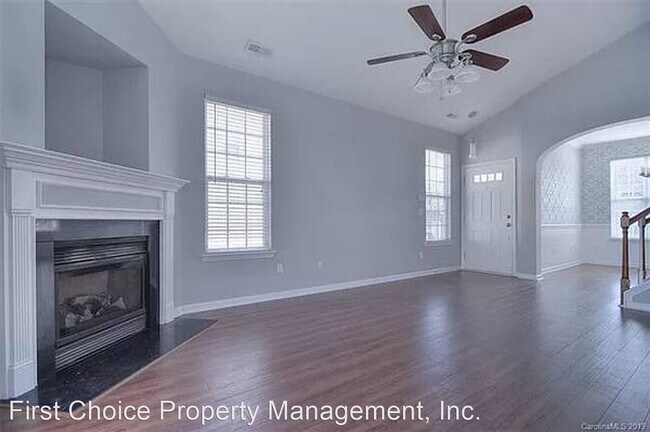 Building Photo - 3 br, 2.5 bath House - 215 Dawn Mist Lane