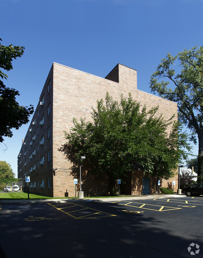 Building Photo - Lake Avenue Commons Apartments