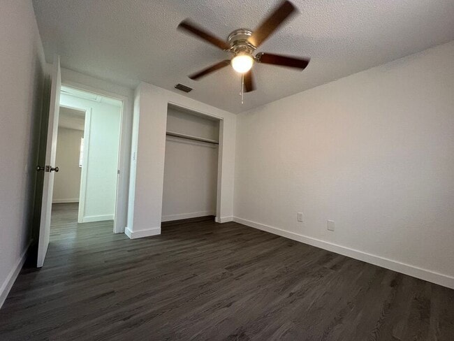 Building Photo - 9321 Goldenrod Rd