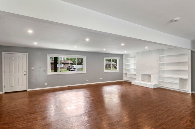 Building Photo - 5838 Woodgate Dr