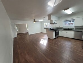 Building Photo - 4302 Dickson St